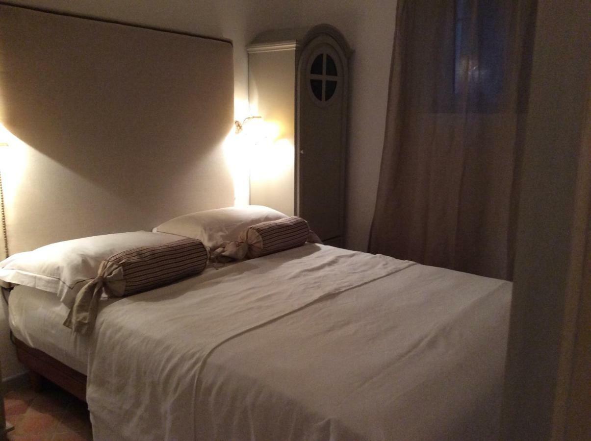Le Mas Amore Bed and Breakfast Gassin Exteriör bild